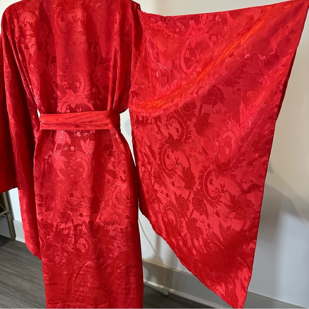 Long Sleeved Red Kimono Robe Japanese Made - Picture 5 of 6